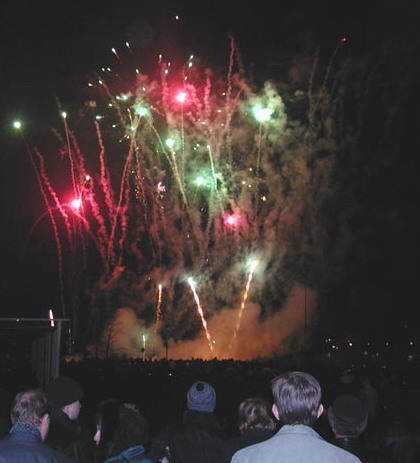 В Новогоднюю ночь небо над Шумерлей озарили тысячи разноцветных огней